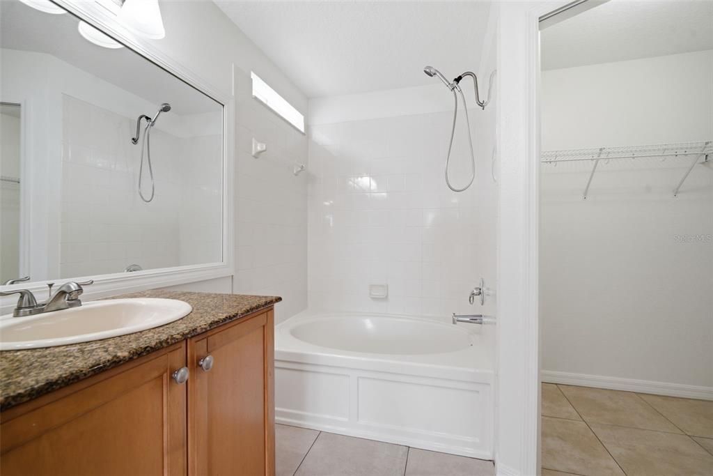 For Rent: $2,450 (4 beds, 2 baths, 1854 Square Feet)