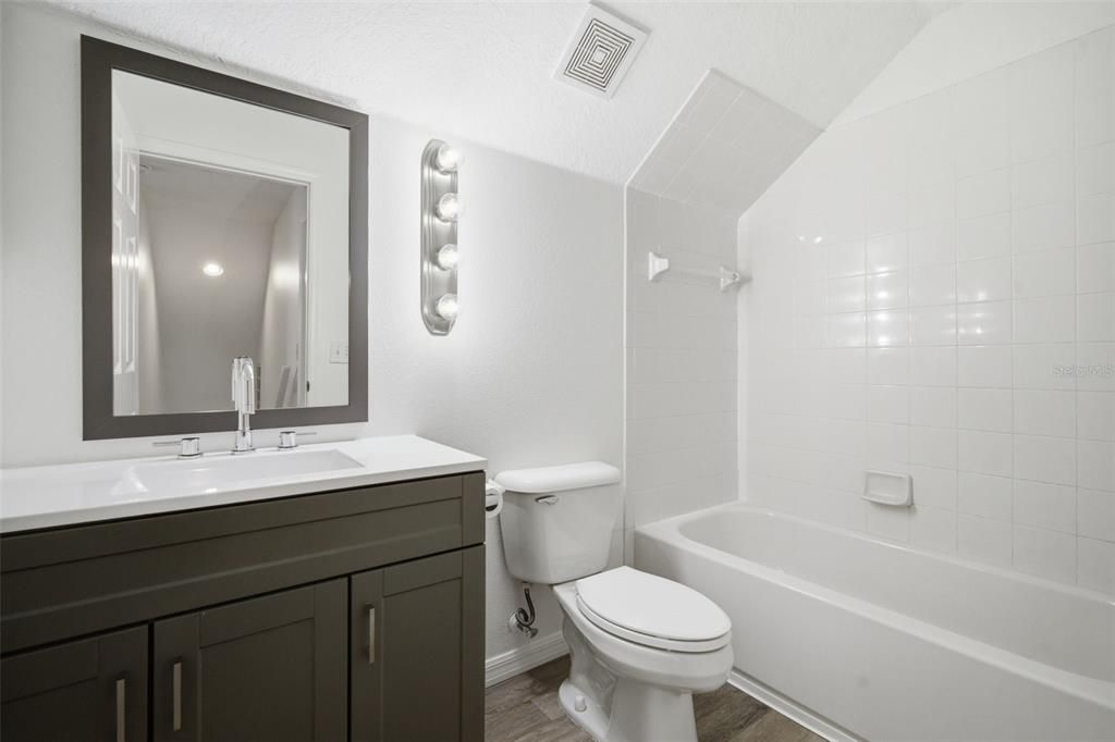 For Rent: $2,450 (4 beds, 2 baths, 1854 Square Feet)