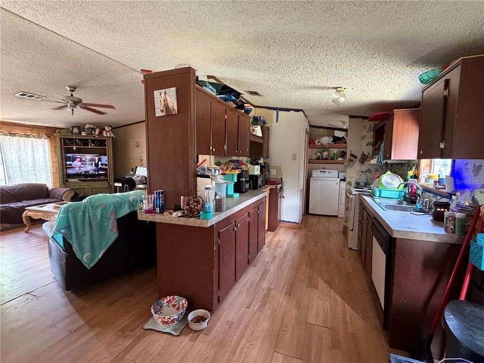 На продажу: $140,000 (3 спален, 2 ванн, 1624 Квадратных фут)