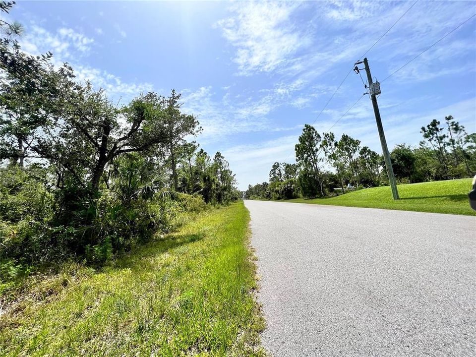 На продажу: $240,000 (0.23 acres)