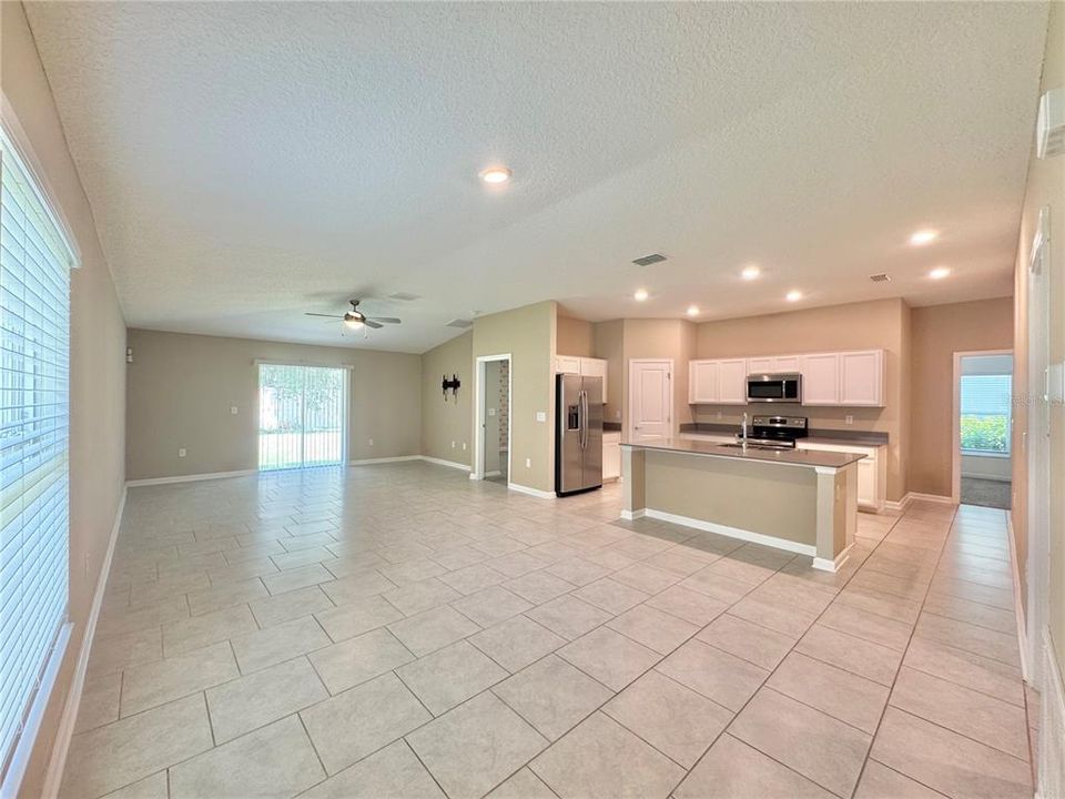 For Rent: $2,000 (4 beds, 2 baths, 1815 Square Feet)