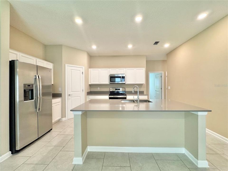 For Rent: $2,000 (4 beds, 2 baths, 1815 Square Feet)