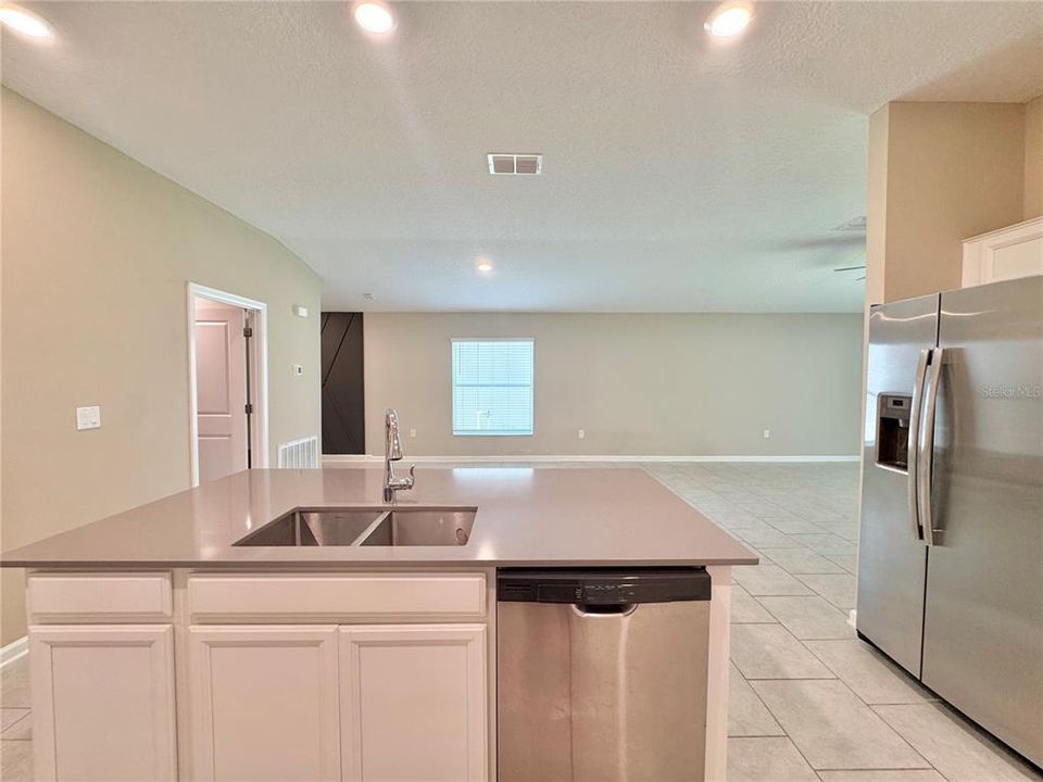 For Rent: $2,000 (4 beds, 2 baths, 1815 Square Feet)