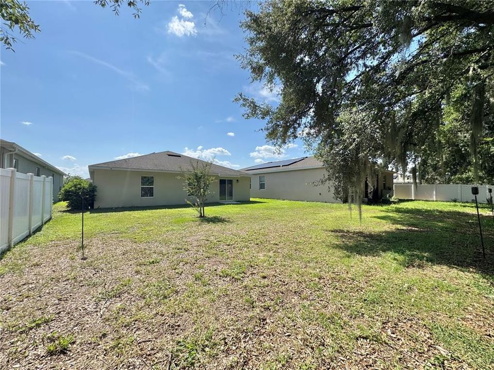For Rent: $2,000 (4 beds, 2 baths, 1815 Square Feet)