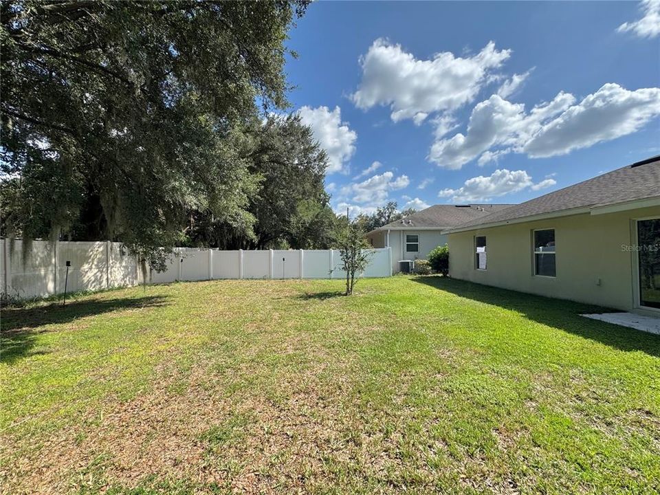 For Rent: $2,000 (4 beds, 2 baths, 1815 Square Feet)