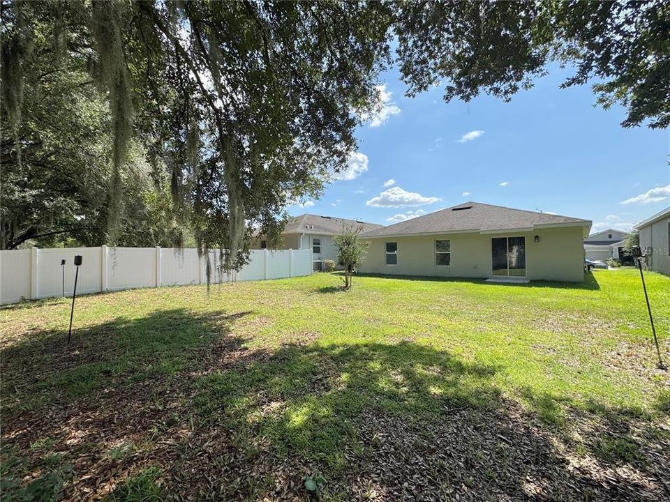 For Rent: $2,000 (4 beds, 2 baths, 1815 Square Feet)