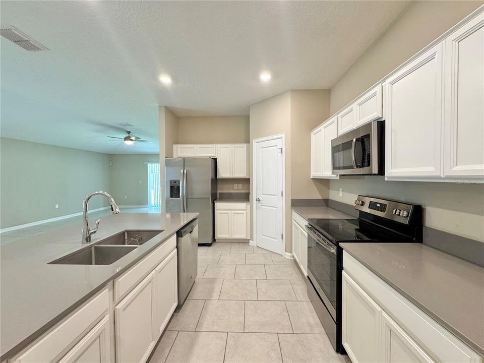 For Rent: $2,000 (4 beds, 2 baths, 1815 Square Feet)