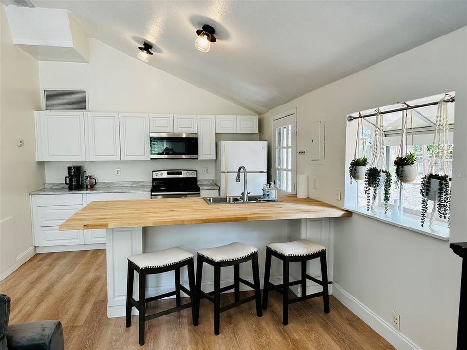 For Rent: $1,400 (1 beds, 1 baths, 780 Square Feet)