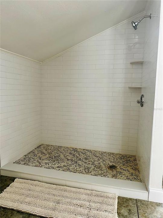 For Rent: $1,400 (1 beds, 1 baths, 780 Square Feet)