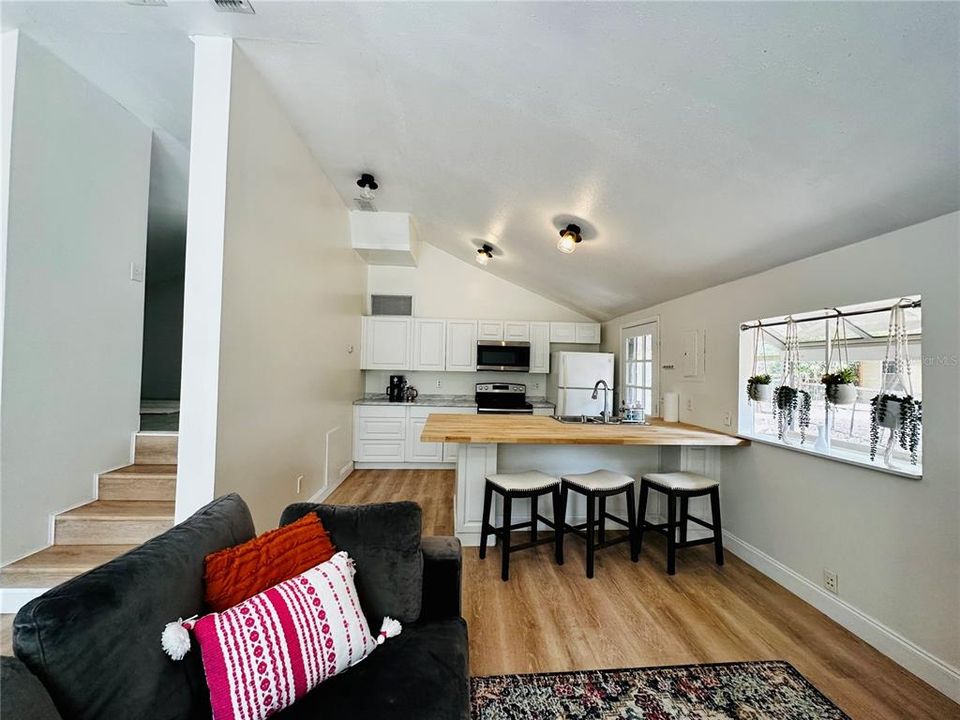 For Rent: $1,400 (1 beds, 1 baths, 780 Square Feet)