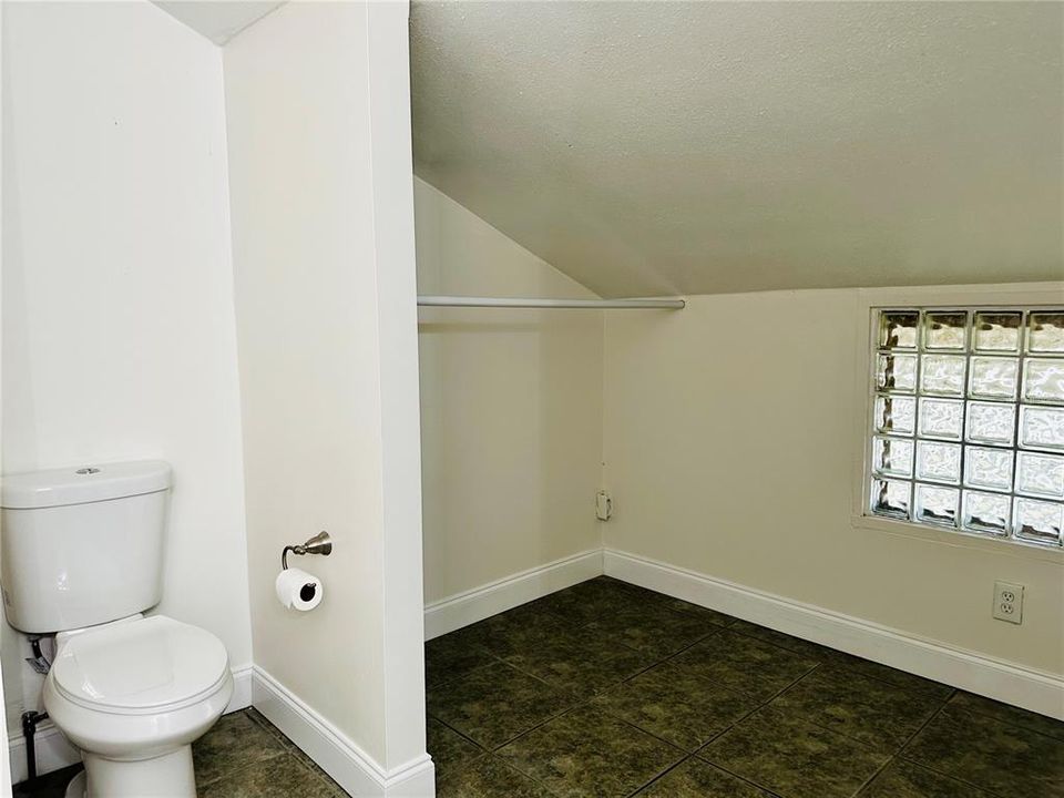 For Rent: $1,400 (1 beds, 1 baths, 780 Square Feet)