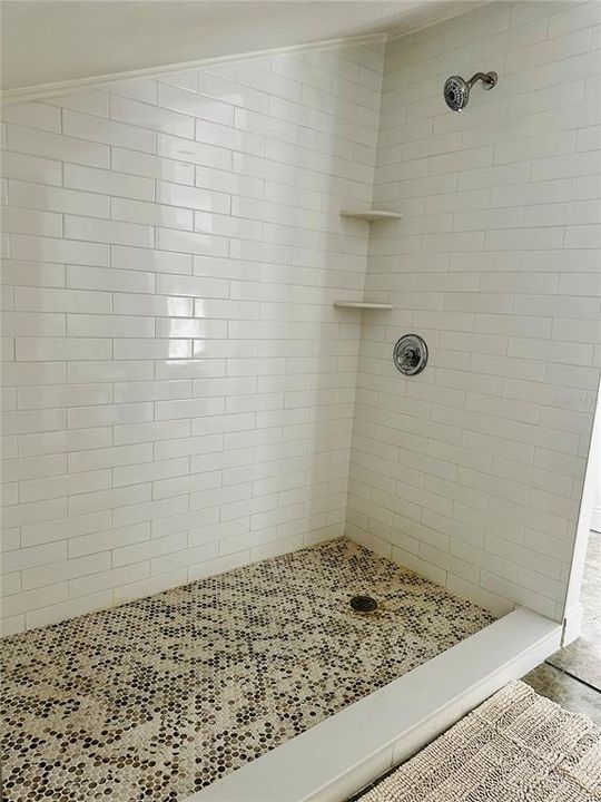 For Rent: $1,400 (1 beds, 1 baths, 780 Square Feet)