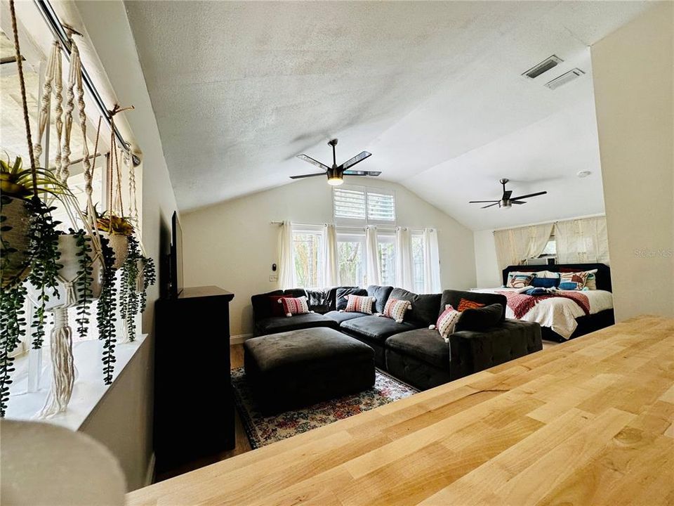 For Rent: $1,400 (1 beds, 1 baths, 780 Square Feet)