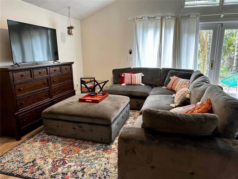 For Rent: $1,400 (1 beds, 1 baths, 780 Square Feet)