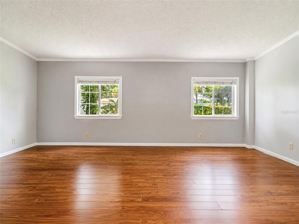 На продажу: $229,900 (2 спален, 2 ванн, 1100 Квадратных фут)