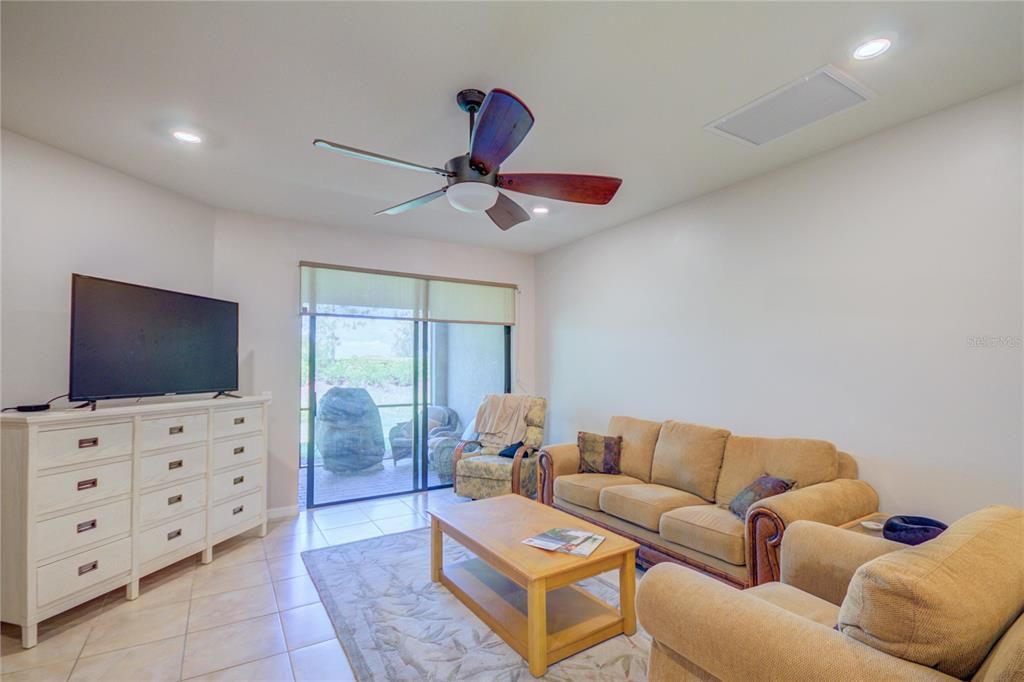 En Venta: $349,000 (2 camas, 2 baños, 1443 Pies cuadrados)