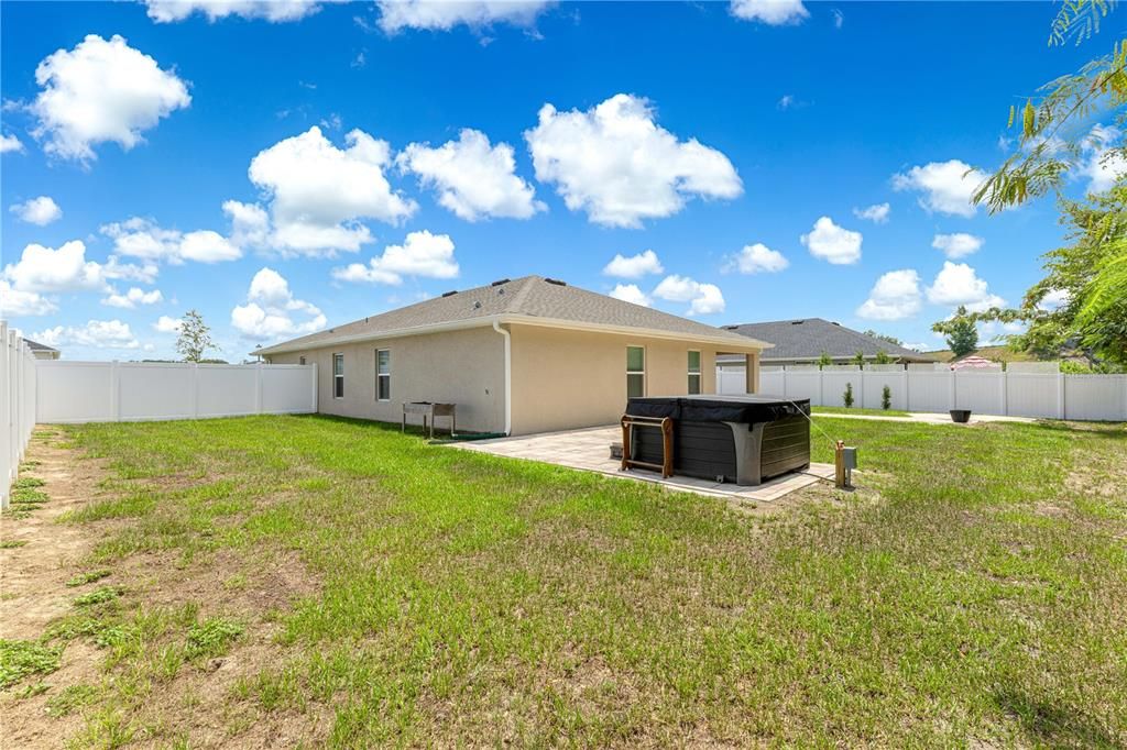 На продажу: $335,000 (4 спален, 2 ванн, 1823 Квадратных фут)