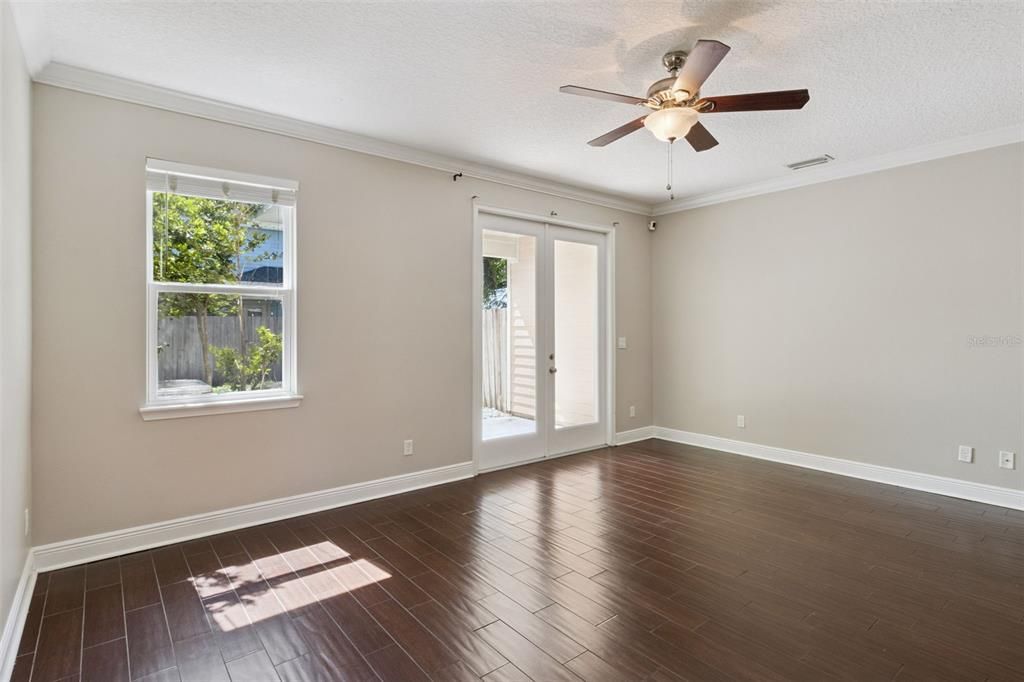 For Sale: $1,125,000 (3 beds, 2 baths, 1561 Square Feet)