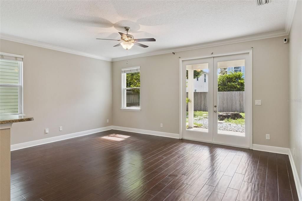 For Sale: $1,125,000 (3 beds, 2 baths, 1561 Square Feet)