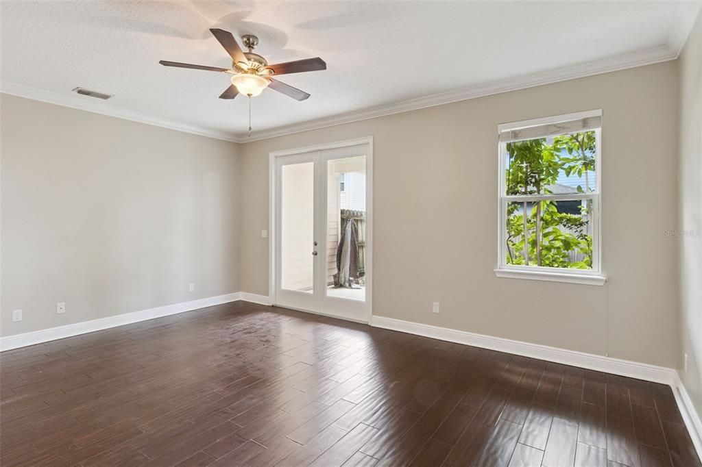 For Sale: $1,125,000 (3 beds, 2 baths, 1561 Square Feet)
