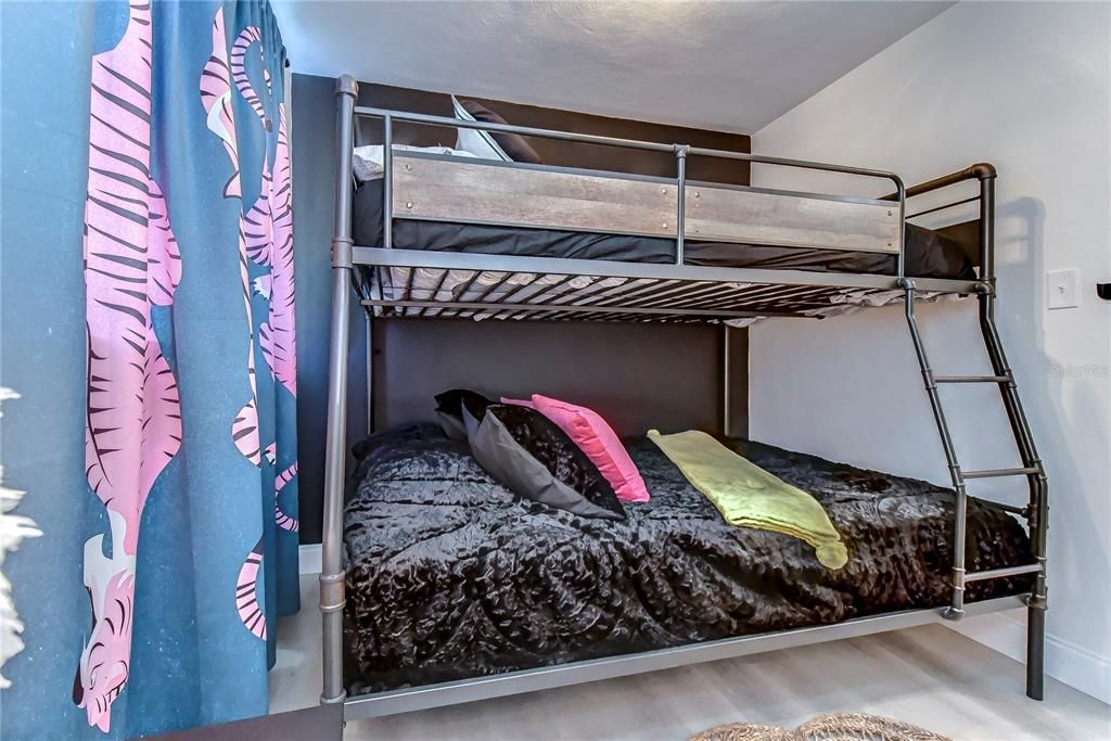 For Rent: $4,900 (3 beds, 3 baths, 1400 Square Feet)