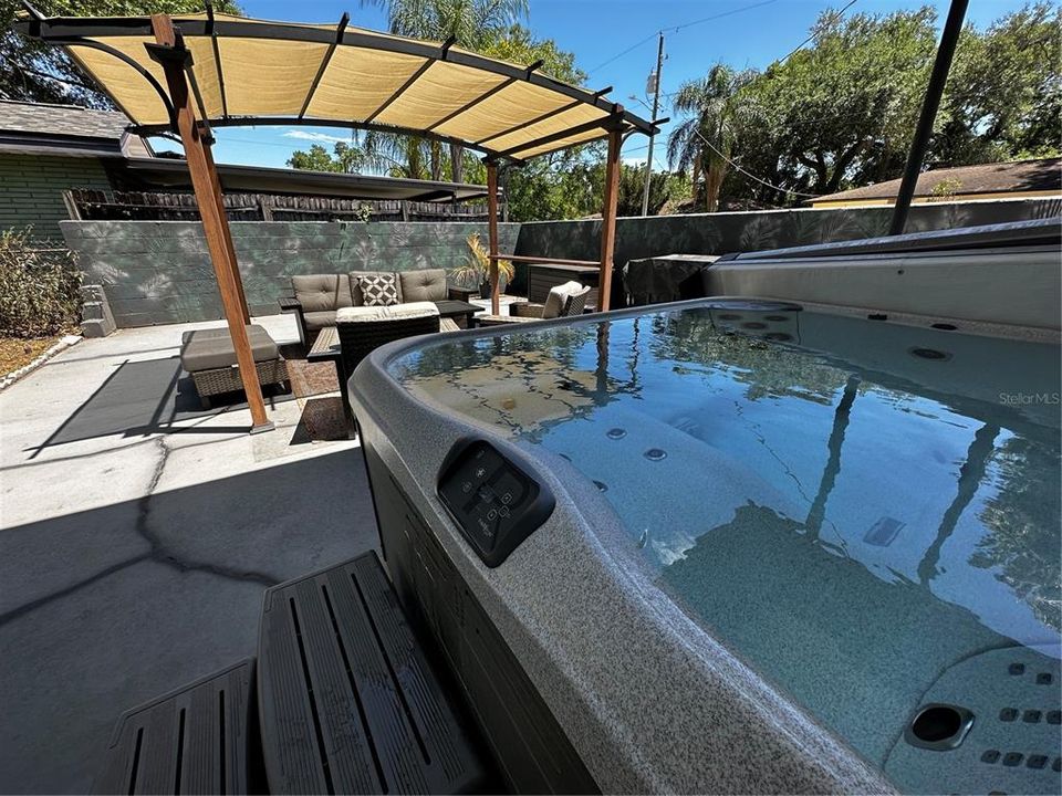 For Rent: $4,900 (3 beds, 3 baths, 1400 Square Feet)
