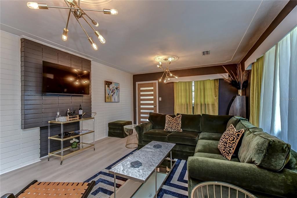 For Rent: $4,900 (3 beds, 3 baths, 1400 Square Feet)