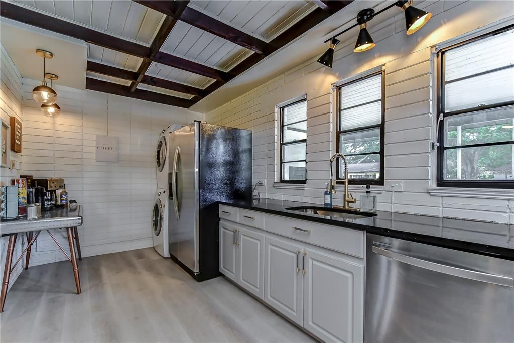 For Rent: $4,900 (3 beds, 3 baths, 1400 Square Feet)