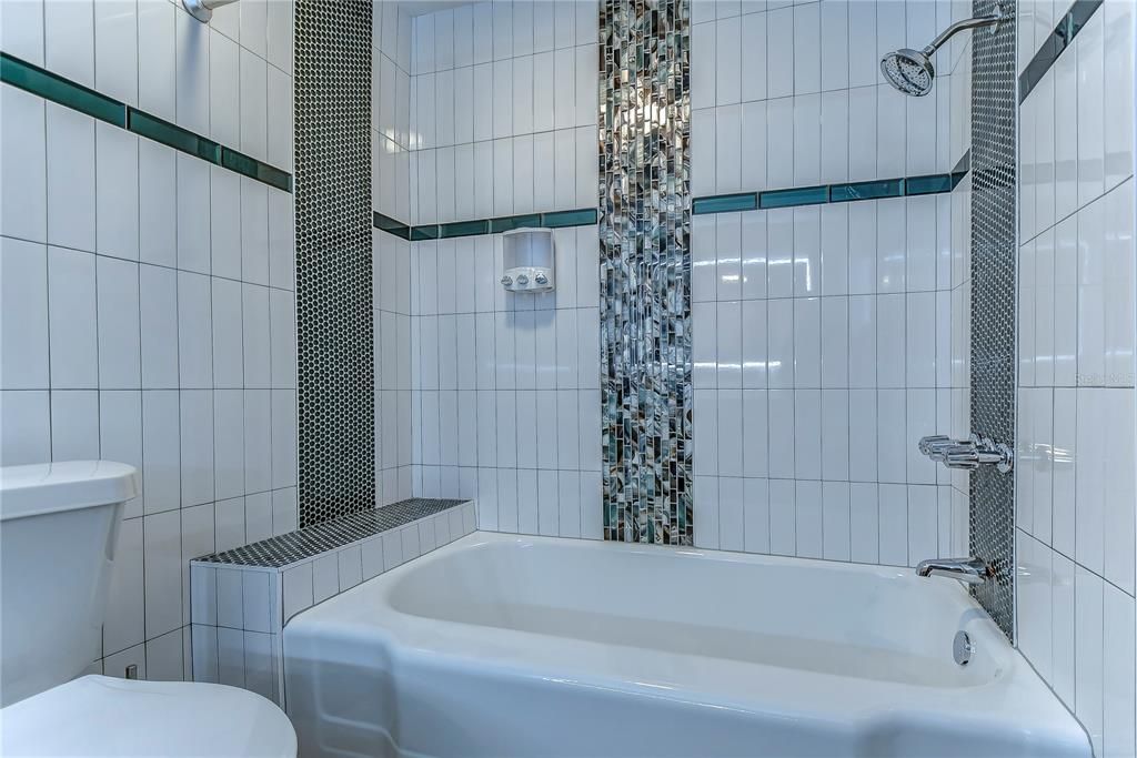 For Rent: $4,900 (3 beds, 3 baths, 1400 Square Feet)