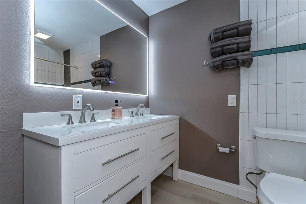 For Rent: $4,900 (3 beds, 3 baths, 1400 Square Feet)