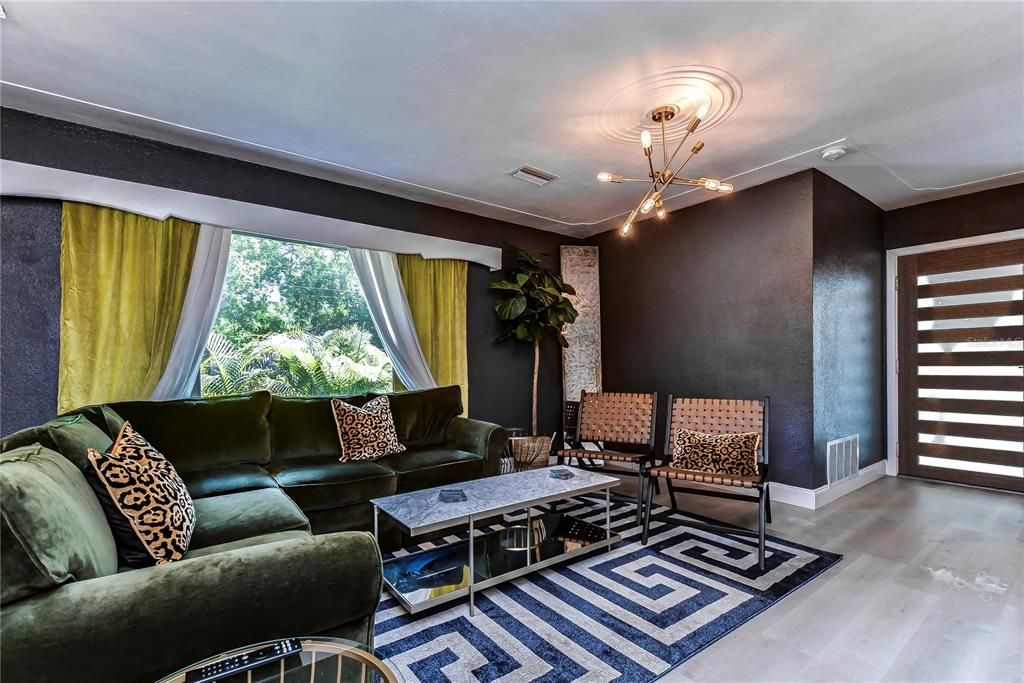 For Rent: $4,900 (3 beds, 3 baths, 1400 Square Feet)