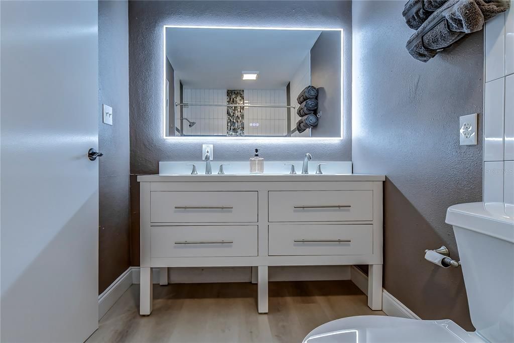 For Rent: $4,900 (3 beds, 3 baths, 1400 Square Feet)