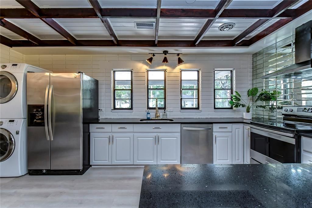 For Rent: $4,900 (3 beds, 3 baths, 1400 Square Feet)