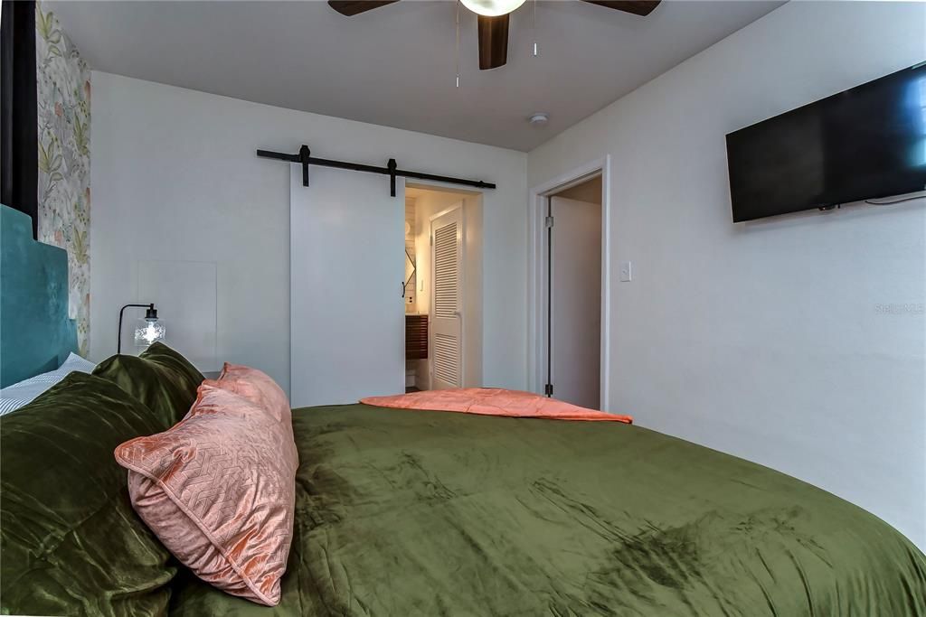 For Rent: $4,900 (3 beds, 3 baths, 1400 Square Feet)