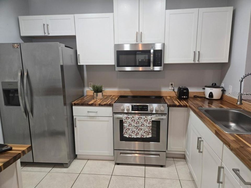 В аренду: $1,900 (3 спален, 2 ванн, 1200 Квадратных фут)