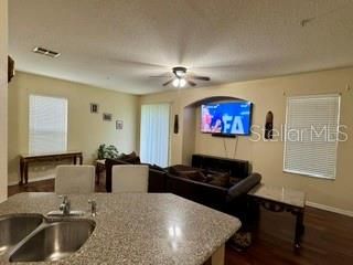 В аренду: $2,450 (3 спален, 2 ванн, 1699 Квадратных фут)