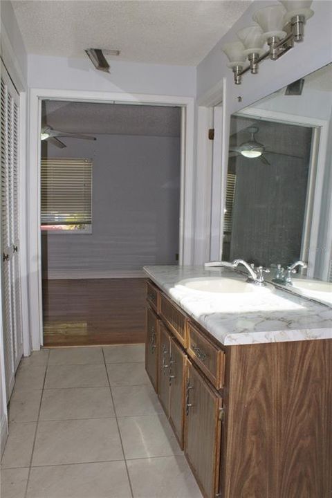На продажу: $435,000 (3 спален, 2 ванн, 1645 Квадратных фут)