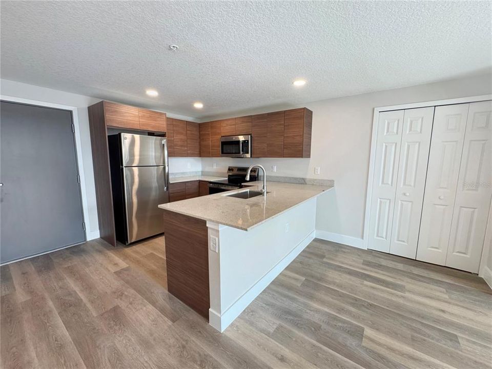 For Sale: $319,000 (3 beds, 2 baths, 1188 Square Feet)