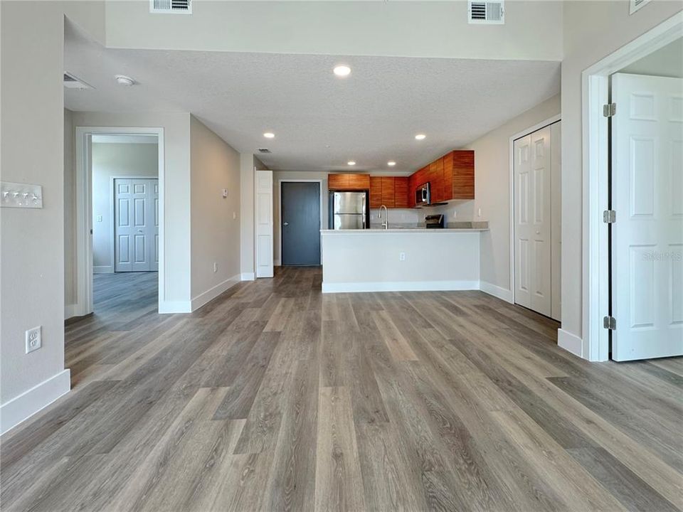 For Sale: $319,000 (3 beds, 2 baths, 1188 Square Feet)