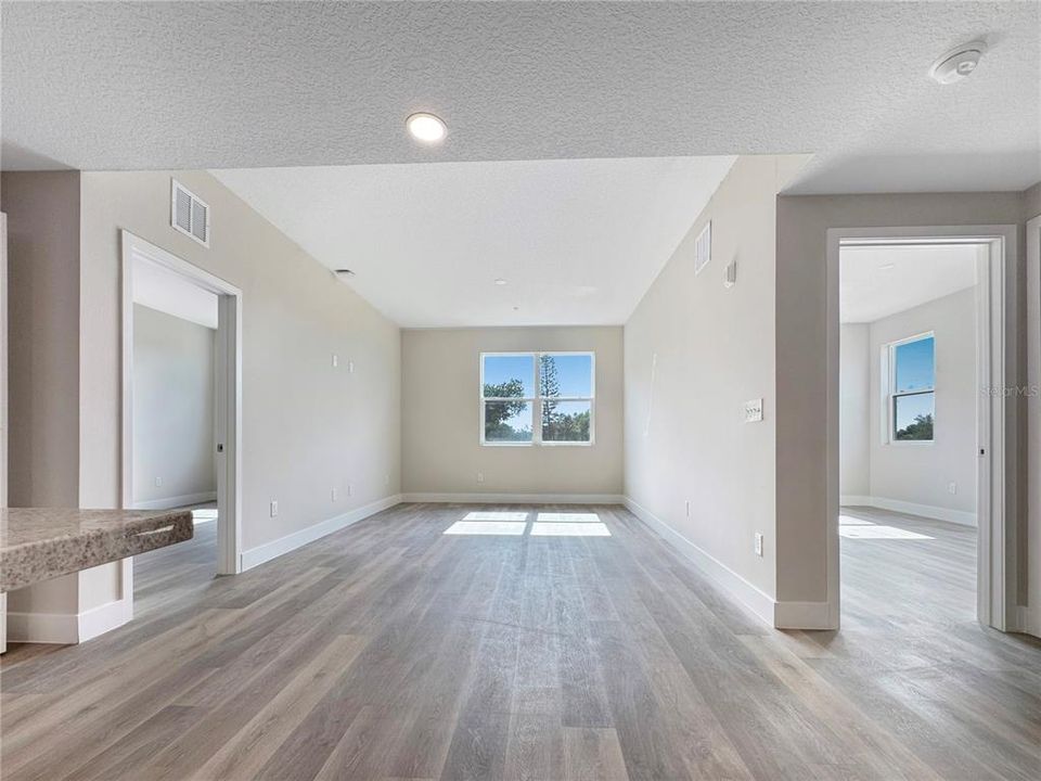For Sale: $319,000 (3 beds, 2 baths, 1188 Square Feet)