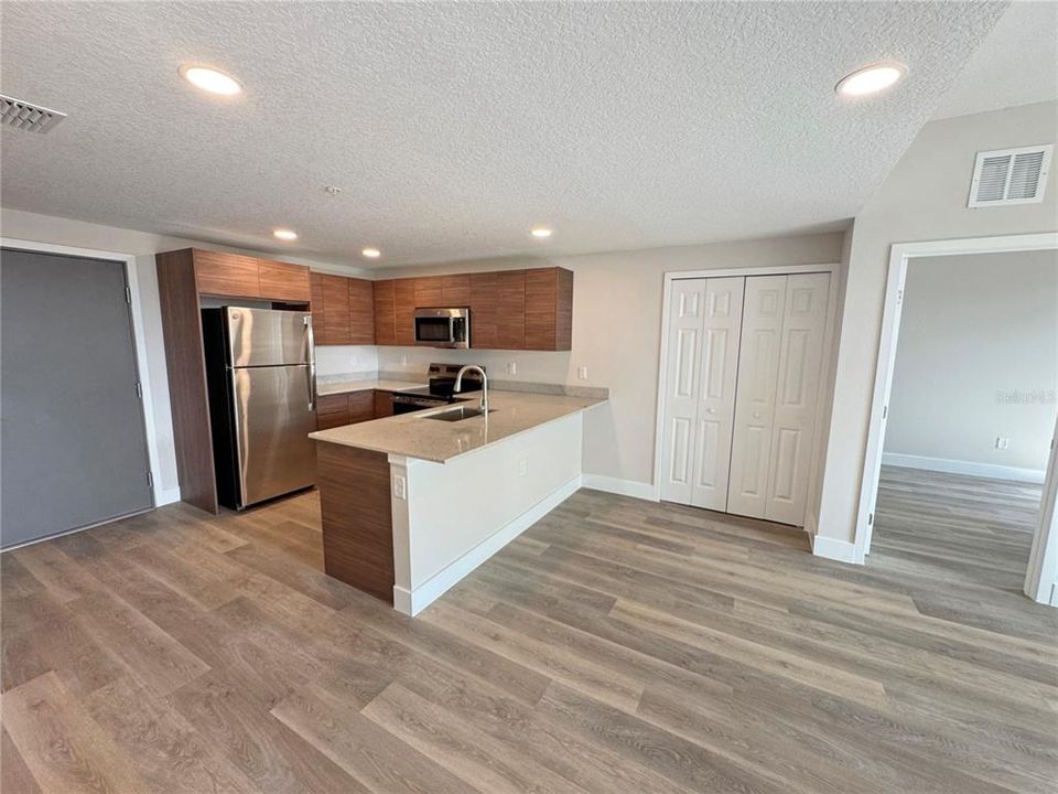 For Sale: $319,000 (3 beds, 2 baths, 1188 Square Feet)