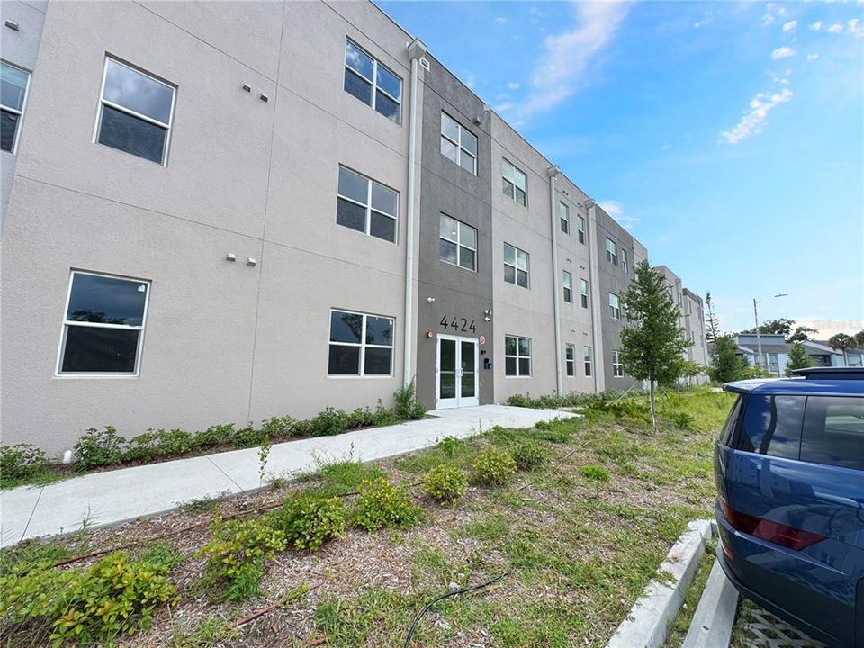 For Sale: $319,000 (3 beds, 2 baths, 1188 Square Feet)