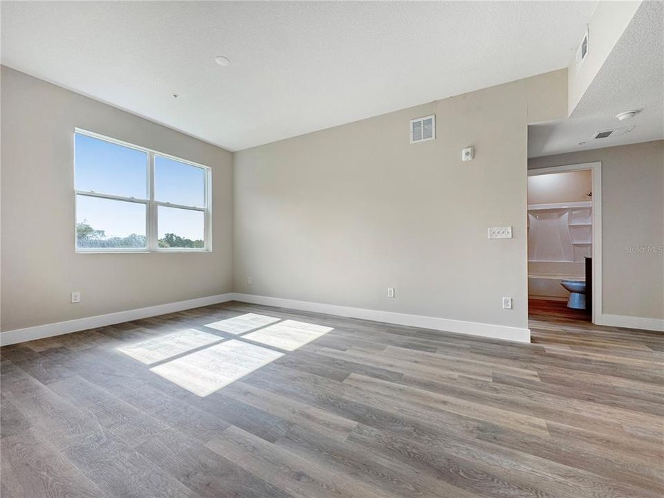 For Sale: $319,000 (3 beds, 2 baths, 1188 Square Feet)