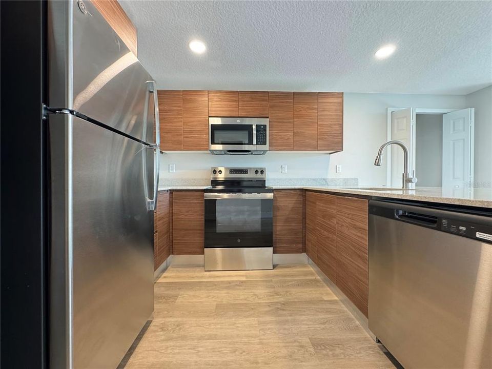 For Sale: $319,000 (3 beds, 2 baths, 1188 Square Feet)