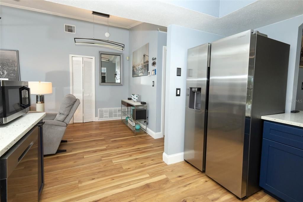 На продажу: $479,900 (4 спален, 2 ванн, 1716 Квадратных фут)