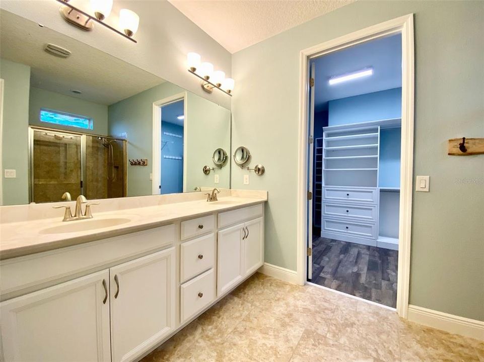 For Rent: $4,150 (4 beds, 3 baths, 2772 Square Feet)