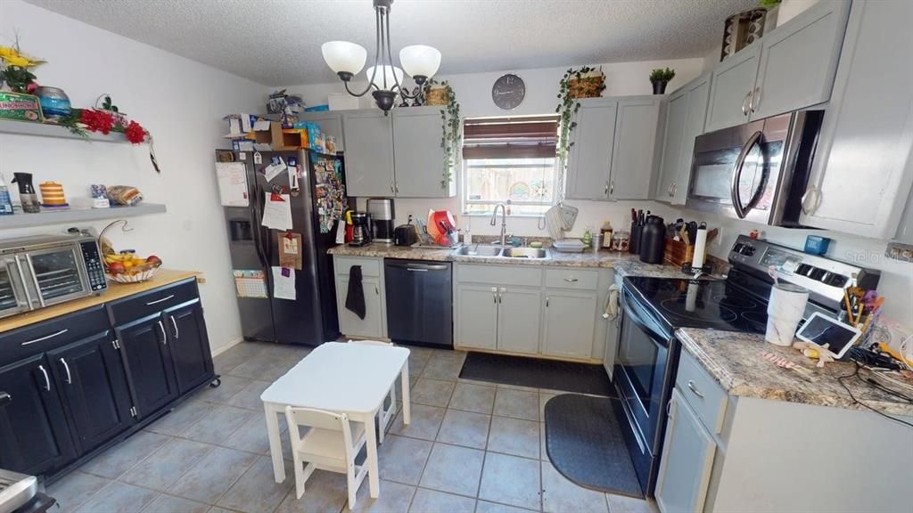 На продажу: $255,000 (2 спален, 1 ванн, 1171 Квадратных фут)