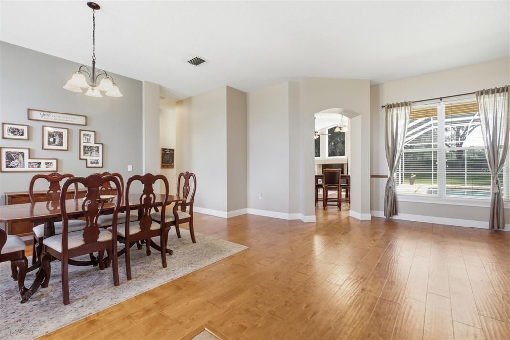 En Venta: $565,000 (4 camas, 2 baños, 2150 Pies cuadrados)