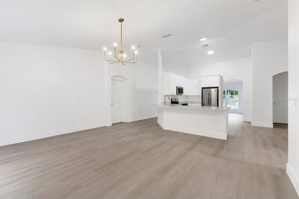 На продажу: $427,990 (4 спален, 2 ванн, 2067 Квадратных фут)