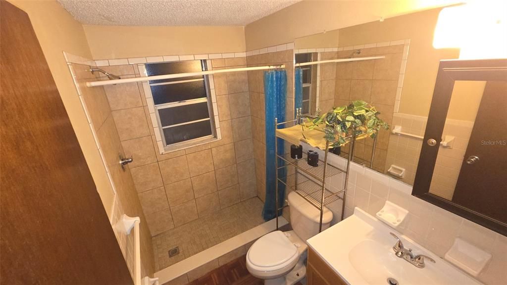 В аренду: $1,200 (1 спален, 1 ванн, 1720 Квадратных фут)